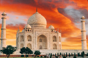 From Delhi: Sunrise Taj Mahal Tour by Car