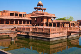 From Delhi: Day Tour Taj Mahal and Fatehpur Sikri by Car